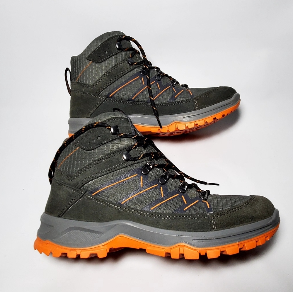 JACALU Men's size 10 trekking shoes